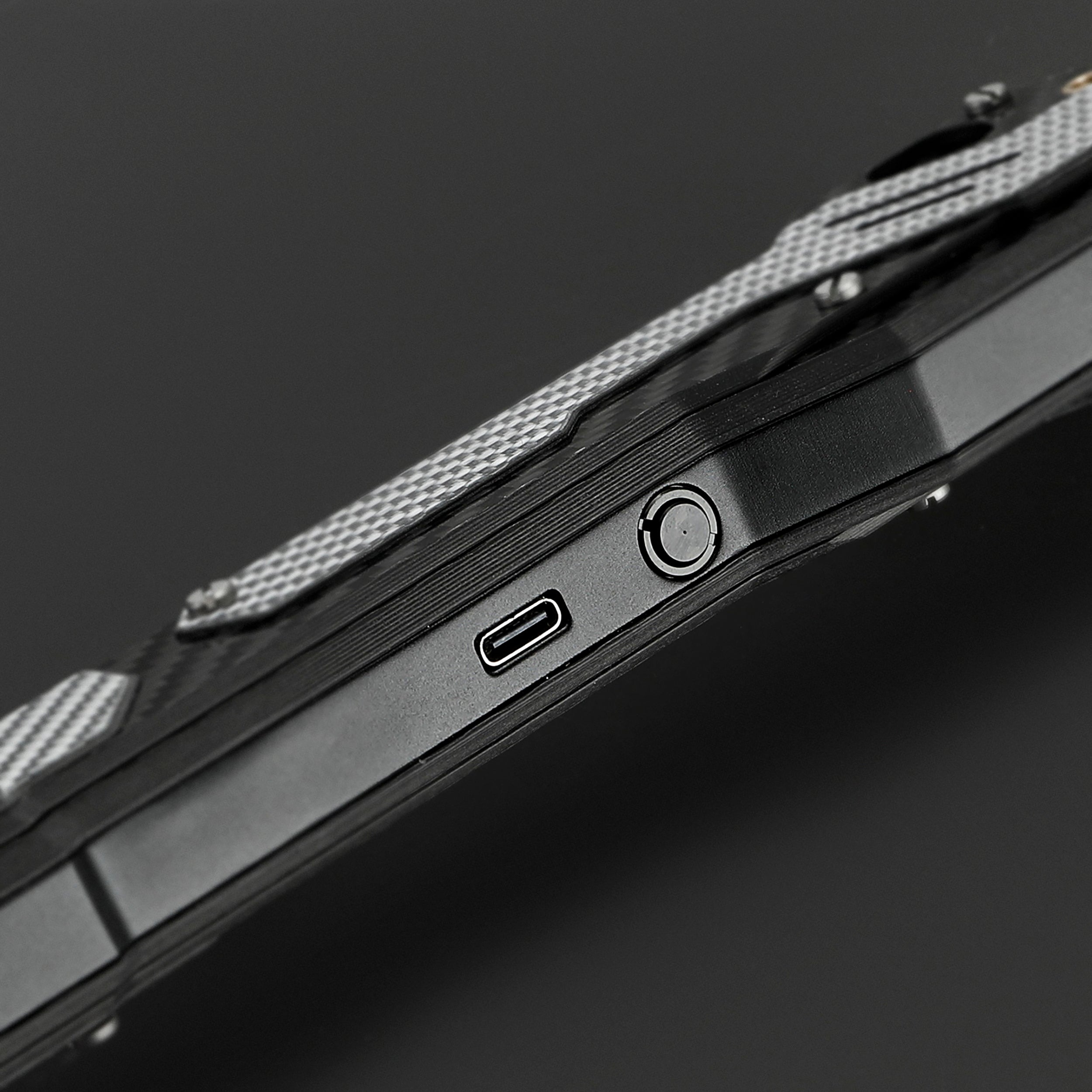 Carbon Battlix™ Saber